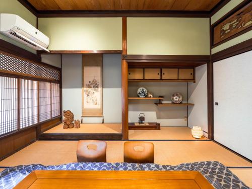 Kuchyň nebo kuchyňský kout v ubytování 平田屋 明治の間 -Hirataya Meiji- 父母ケ浜4分