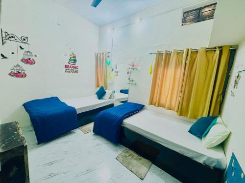 Ένα ή περισσότερα κρεβάτια σε δωμάτιο στο Its Home - Stay