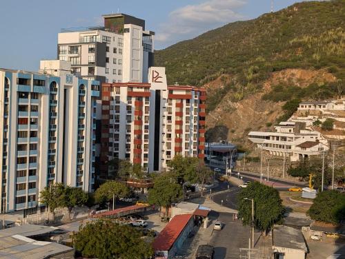 a city with tall buildings and a mountain at Edificio Macondo en el Rodadero con vista al mar, NO se paga manilla in Rodadero