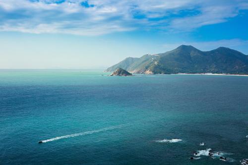 an aerial view of an island in the ocean at Shenzhen Yusu Linting Seaview Inn Judiaosha Branch in Shenzhen