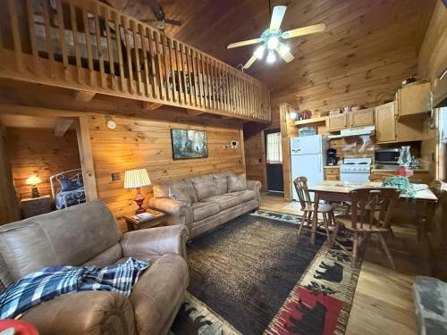 Kuchyň nebo kuchyňský kout v ubytování Cozy Bear Cabin-Stunning Mountain View, Dogs welcome with Pet Rate