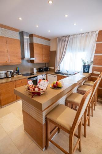 Kuchyň nebo kuchyňský kout v ubytování Quattro Beachfront Sea View Ap 4