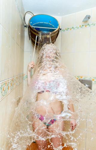 a child is in a bath tub with water at Hotel Regina Maris in Norddeich