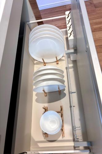 a room with two white chairs and a table at Ueno new villa in Tokyo