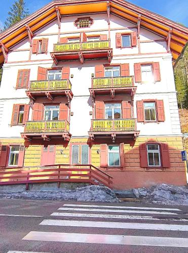 a building with balconies on the side of it at Appartaments Lavaredo in Carbonin