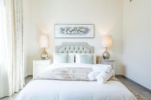 Ένα ή περισσότερα κρεβάτια σε δωμάτιο στο Elegant Family Villa with BBQ in the Heart of Yas near Yas Circuit - Formula 1 - Ferrari World - Sea World - Warner Brothers