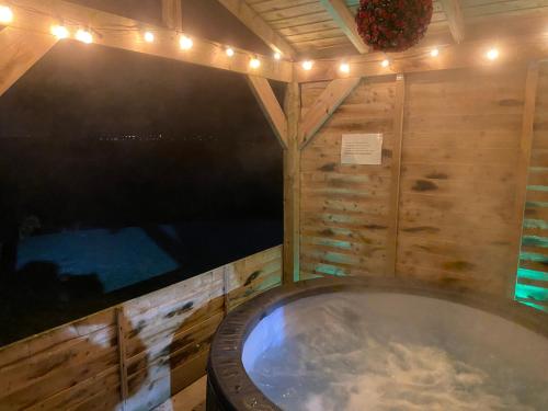 Gambar di galeri bagi Jacquie's B&B -Dumfries-Room with a view di Dumfries