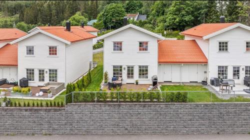 Les Homes - Modern & Cozy Stay Near Oslo Airport