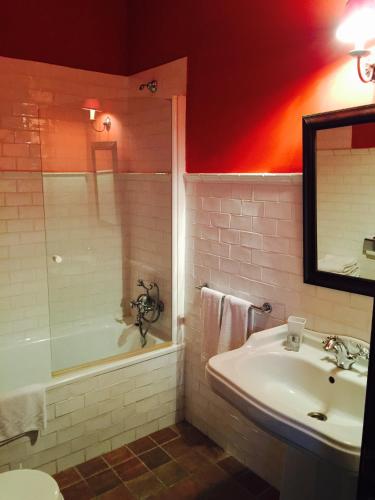 a bathroom with a sink and a bath tub and a sink at Batzarki in Avellaneda