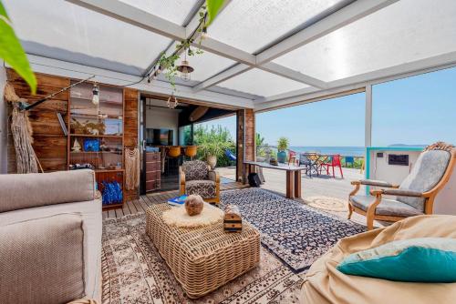 Villa 3 chambres, Vue mer, Première Ligne, piscine, plage à pieds