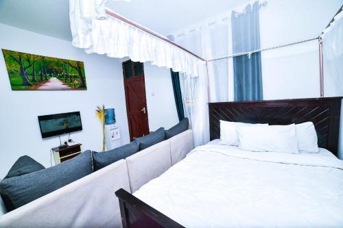 Postel nebo postele na pokoji v ubytování Zuru-KeyLeafy by Zuruhomes