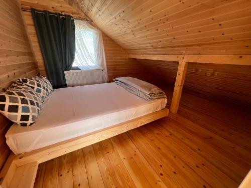 Ένα ή περισσότερα κρεβάτια σε δωμάτιο στο Valley View Cabin