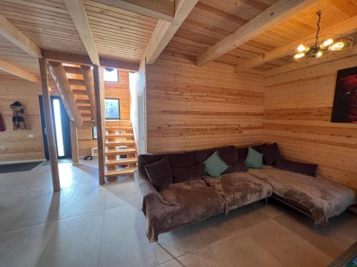 Χώρος καθιστικού στο Valley View Cabin