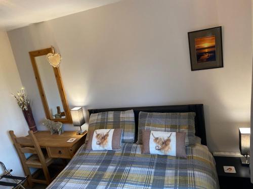 Katil atau katil-katil dalam bilik di Jacquie's B&B -Dumfries-Room with a view
