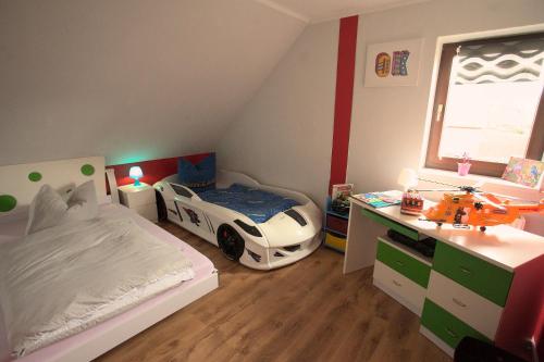 Postel nebo postele na pokoji v ubytování Zum Käutzchen 120qm Ferienhaus 8 Personen 4 Schlafzimmer