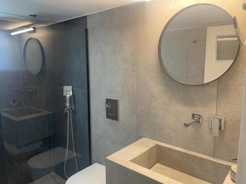 Ένα μπάνιο στο Stefania sea view apartment
