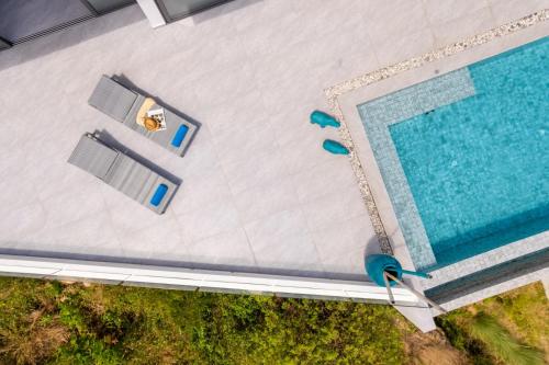 Piscina di VILLA CLARISSE - SEAVIEW - 4 Bedrooms o nelle vicinanze