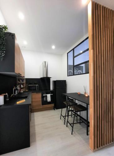 Photo de la galerie de l'établissement Le Cosy Chic & Confort - Hypercentre parking Wifi, à Roanne