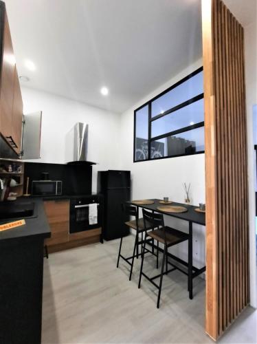 Photo de la galerie de l'établissement Le Cosy Chic & Confort - Hypercentre parking Wifi, à Roanne