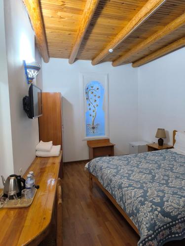 Un ou plusieurs lits dans un hébergement de l'établissement Bibikhanum Hotel