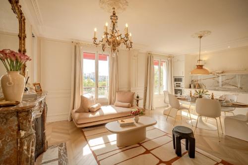 Apartment with Eiffel Tower view