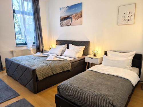 a bedroom with two beds and a window at 5 Personen, familienfreundlich, Waschmaschine, Balkon, Amazon Prime in Magdeburg