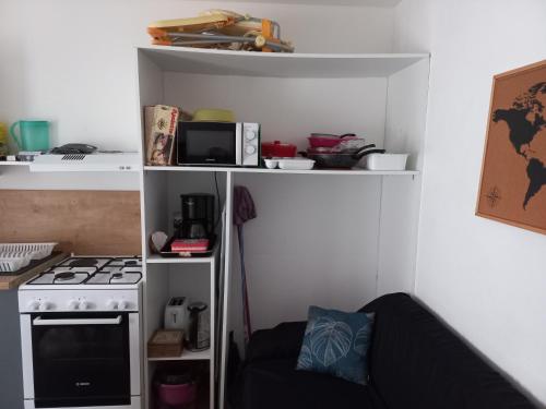 Kuchyň nebo kuchyňský kout v ubytování Le repos beaurepairien