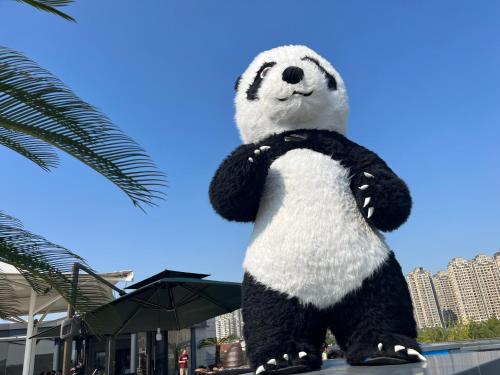 a stuffed panda bear standing on a table at Suzhou Qingfeng Mingyue Hotel in Yinshanhunongchang