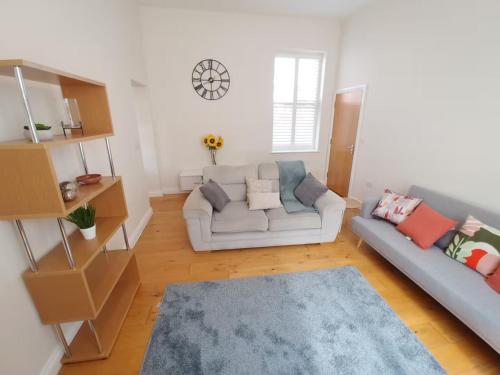 Χώρος καθιστικού στο Reigate Lovely Spacious Apartment