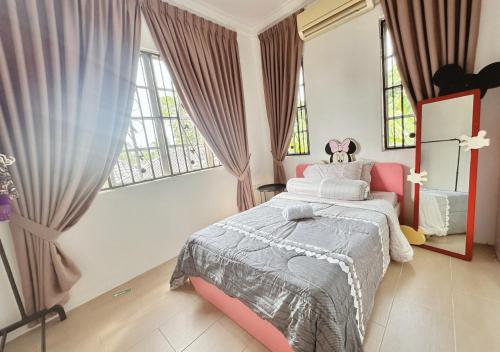 a bedroom with a pink bed and a mirror at Bangi BungalowStay in Kajang