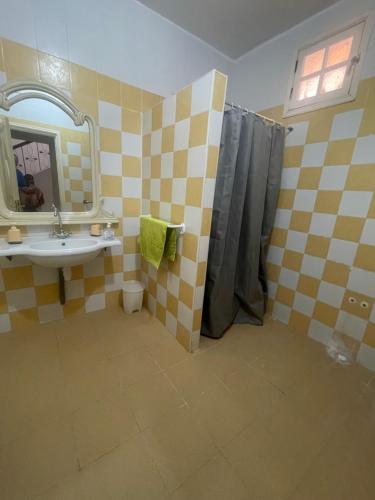 a bathroom with a sink and a mirror at Villa Saidia in Saidia 
