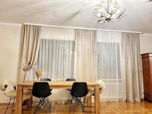 a dining room table with chairs in front of a window at Appartment an der König Ludwig Promenade in Füssen