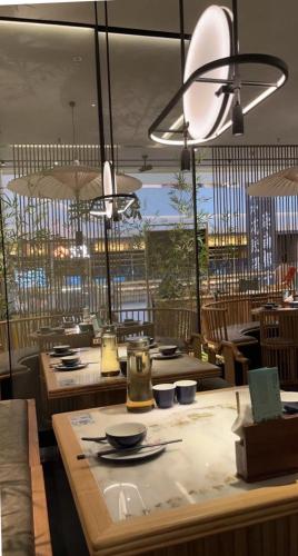 Restoran atau tempat lain untuk makan di 哲帆民宿大竹林金科乐方购物中心店