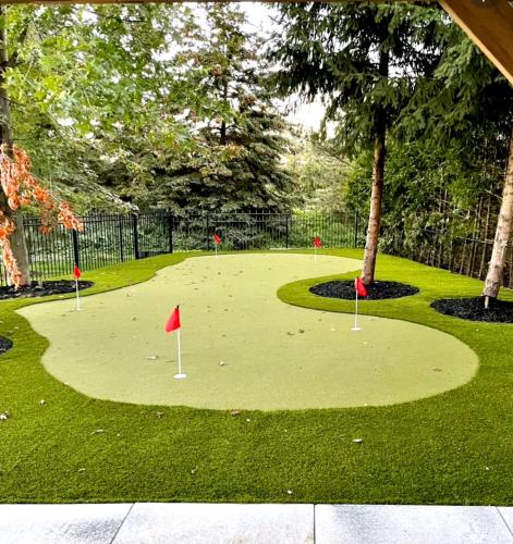 Kemudahan golf di apartmen atau berdekatan