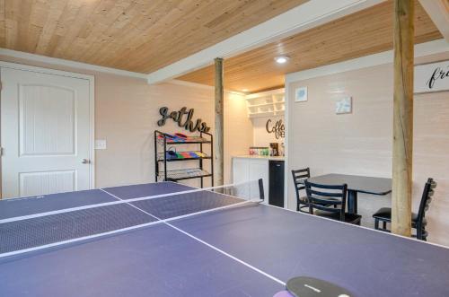 a ping pong table in a ping pong room at Pelican's Perch 1-Bed by the Sea w fireplace in Grayland