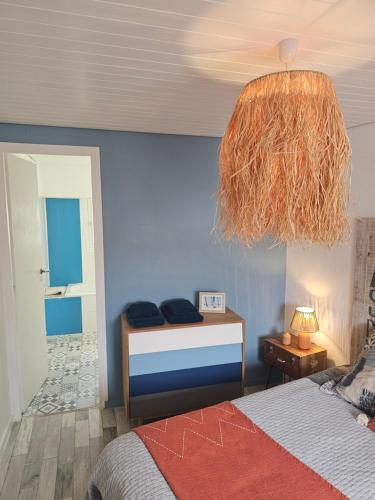Postel nebo postele na pokoji v ubytování Gîte "Hawaï", avec parking securisé