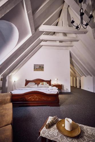 a bedroom with a large bed and a table at Casa Thea Cheile Nerei in Socolari