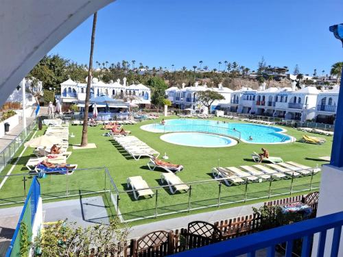 a view of a swimming pool at a resort at Casa Romantico - Playmar - Maspalomas in Maspalomas