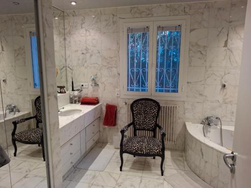 O baie la Villa Silhouette with pool and seaview close to Monaco