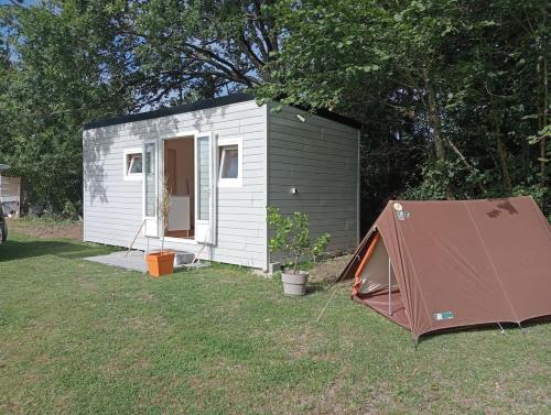 Tiny house sous le chene