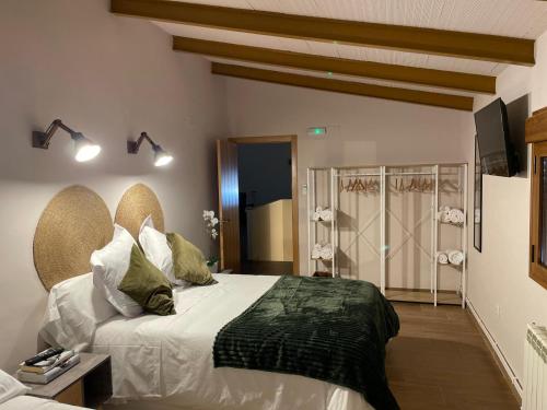 a bedroom with a large bed in a room at Casa Rural 3 Suspiros in Torre de Santa María