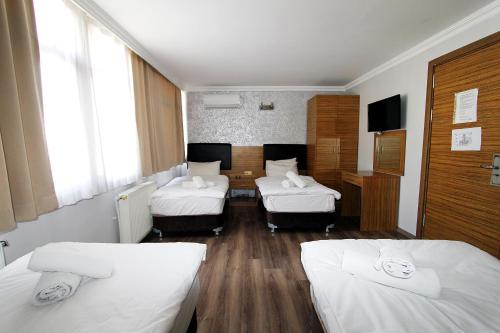 Classic Quadruple Room