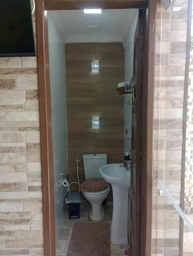 a bathroom with a toilet and a sink at Temporada2 in Olinda