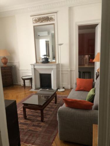PLACE VENDOME 1 BR AND 1 BA - up to 4 people - WITH AIR CONDITIONNING