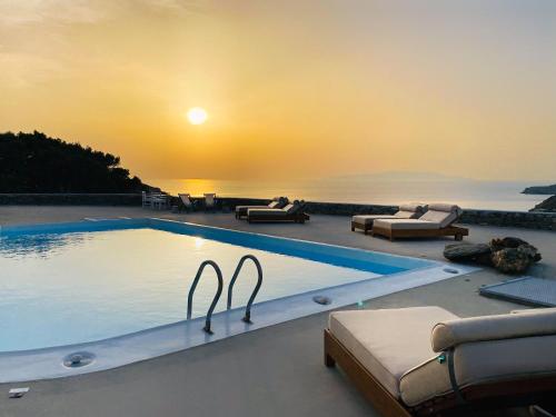 Bazén v ubytování Pino di Loto Boutique Bed & Breakfast nebo v jeho okolí