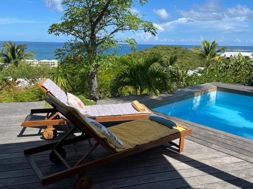 Bazén v ubytování Calme avec vue formidable sur l'océan nebo v jeho okolí