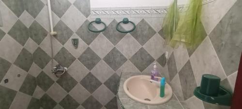 Vonios kambarys apgyvendinimo įstaigoje Appartement complets emplacement tte commodités