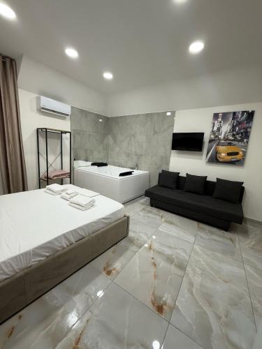 Valentino Suite 36