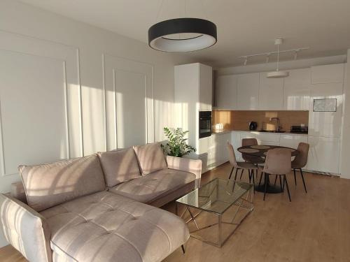 a living room with a couch and a table at Apartament Centrum Moniuszki Lux in Zielona Góra