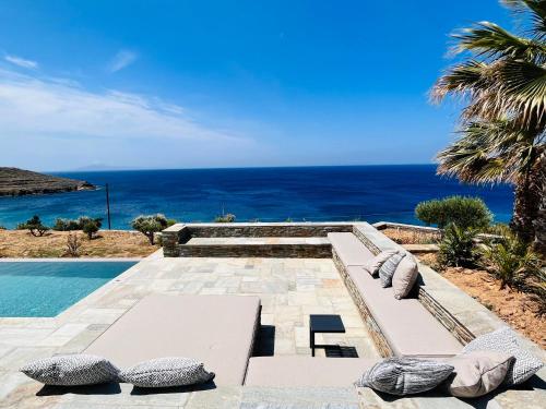 Villa Thalassa, Beachfront, Private Pool & Sunset Views by Explore Andros